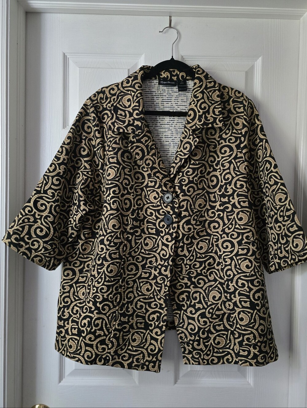 Maggie Barnes Women’s 1X Black & Gold Swirl Print Short Sleeve Blazer Jacket